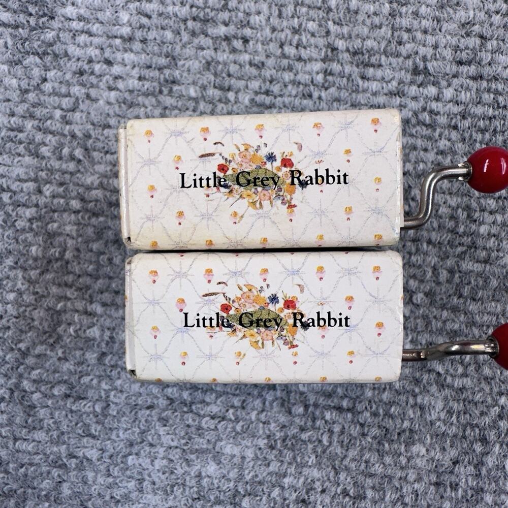 Lot 2 VTG Sankyo Hand Crank Music Boxes Little Grey Rabbit Chim Chim Talk Animal - Picture 4 of 7